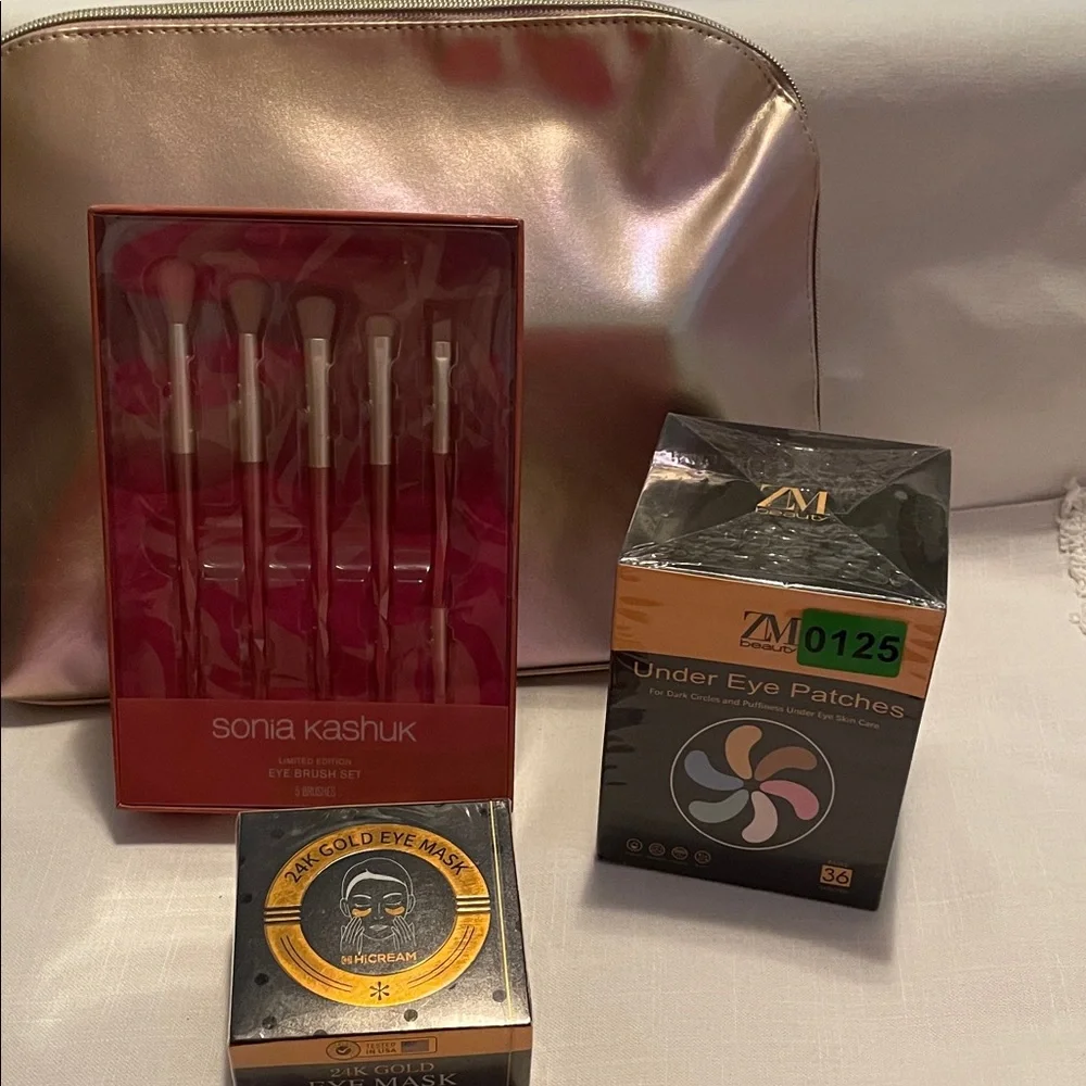 Sonia Kashuk Brush Set  and travel bag,with Gold and Black Eye Masks